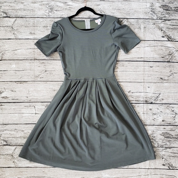 LuLaRoe Dresses & Skirts - LuLaRoe Amelia dress